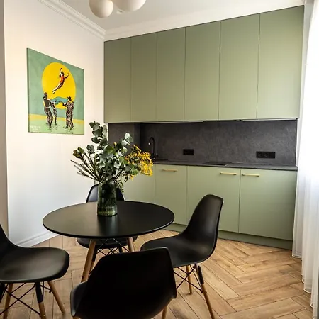 Cozy In Center Apartment *